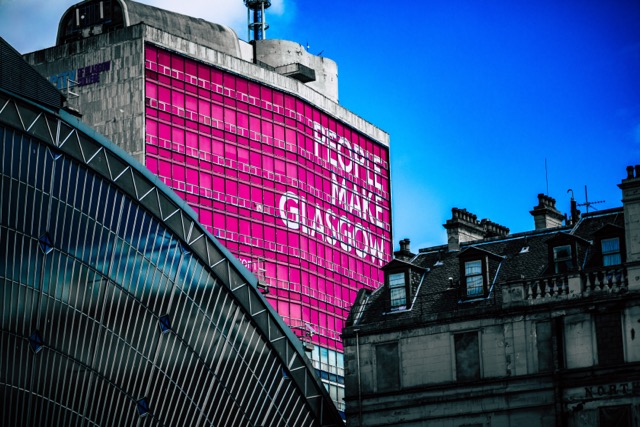 people make glasgow sign on building near george square